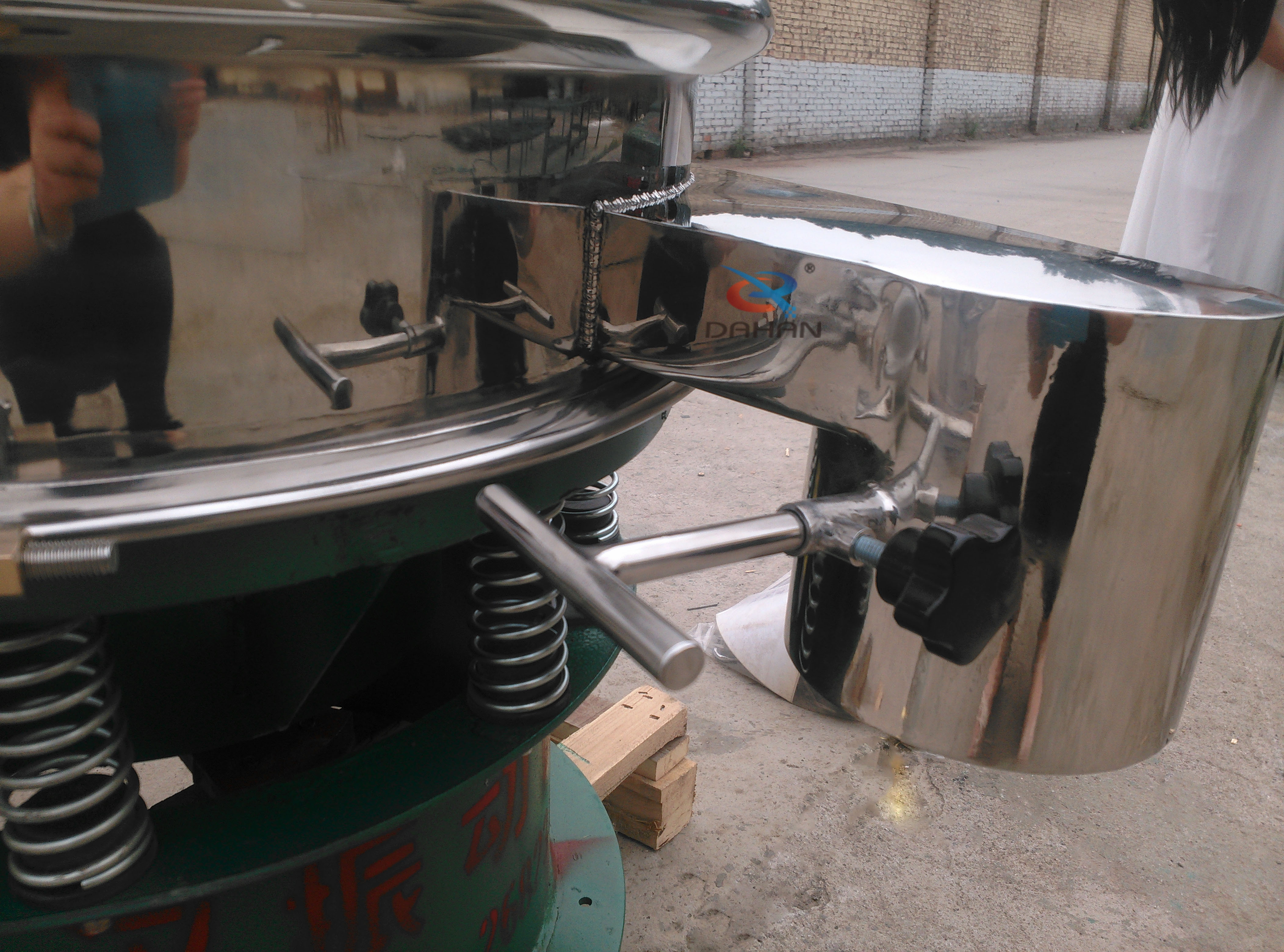 篩粉機(jī)閥門式出料口