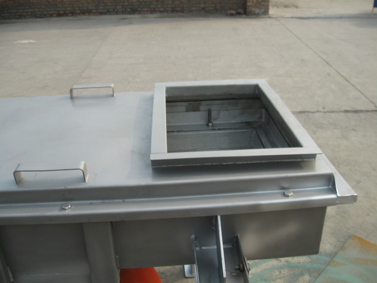 山東直線振動(dòng)篩進(jìn)料口