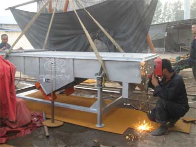 直線振動篩分機(jī)生產(chǎn)現(xiàn)場